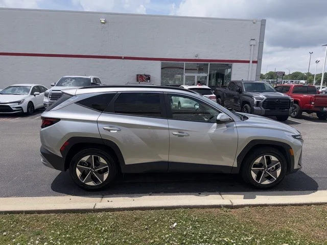 Used 2025 Silver Hyundai SEL image 10