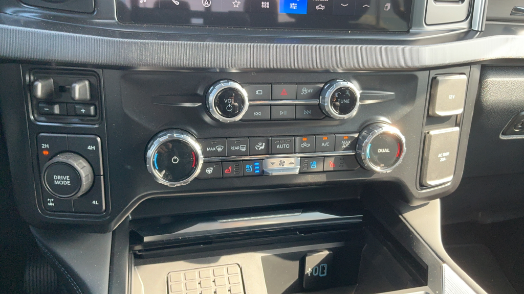 2026 Ford F-250 Super Duty Platinum - Photo 16