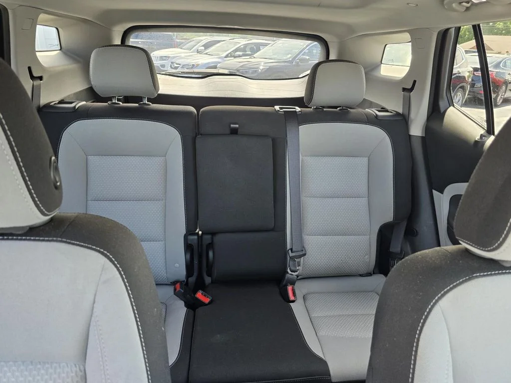 Used 2023 Summit White GMC SLE image 19