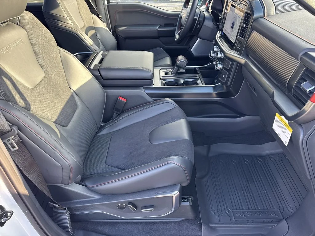 2025 Ford F-150 Raptor - Photo 13