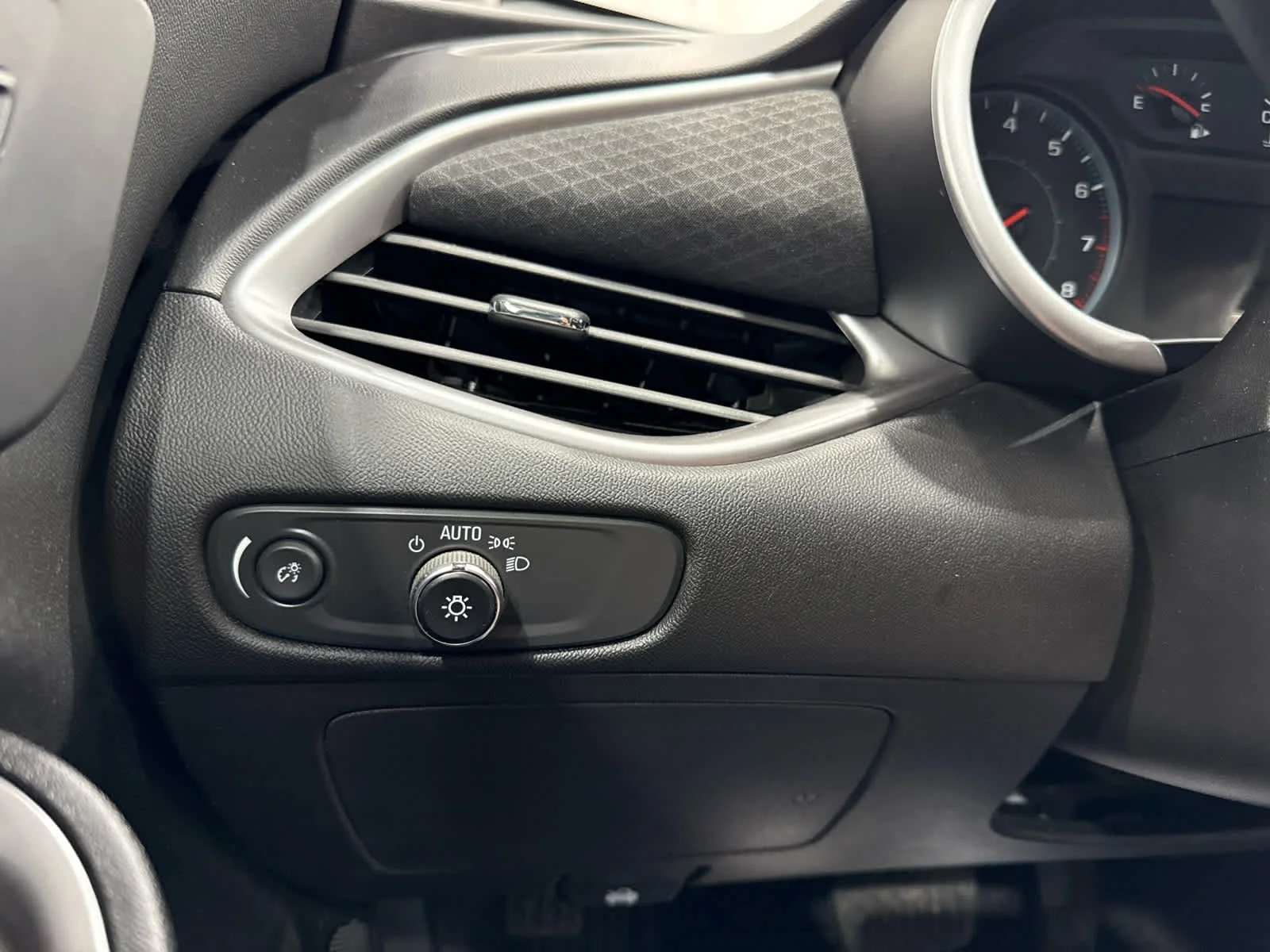 Used 2022 MINERAL GRAY METALLIC Chevrolet LS image 22