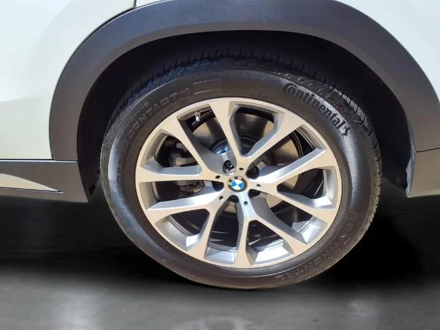 Used 2023 White BMW xDrive40i image 32