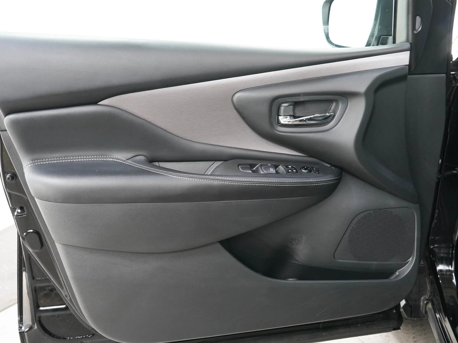 Used 2023 Super Black Nissan SV image 19