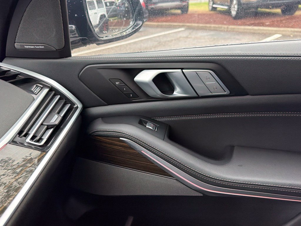 Used 2021 Gray BMW M50i image 31