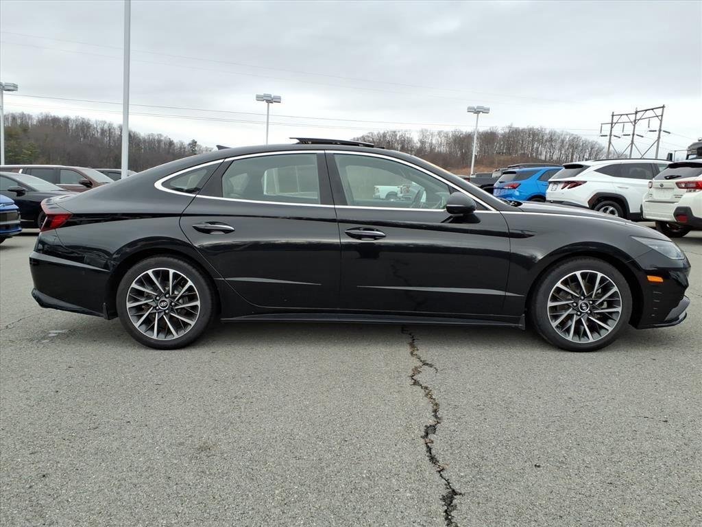 Used 2021 Phantom Black Hyundai Limited image 8