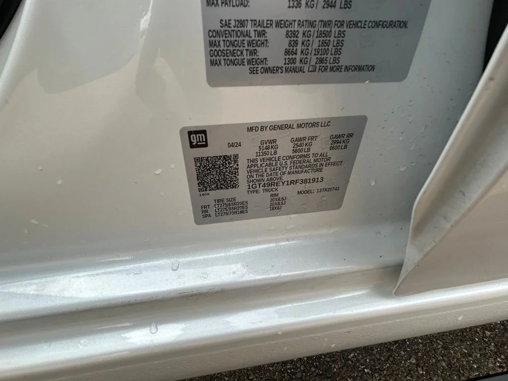 Used 2024 White GMC Denali image 9