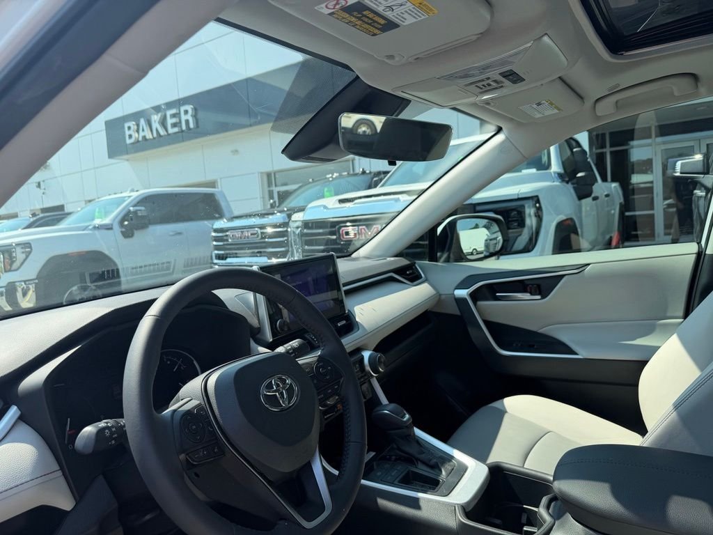 Used 2025 Pearl Toyota XLE Premium image 11