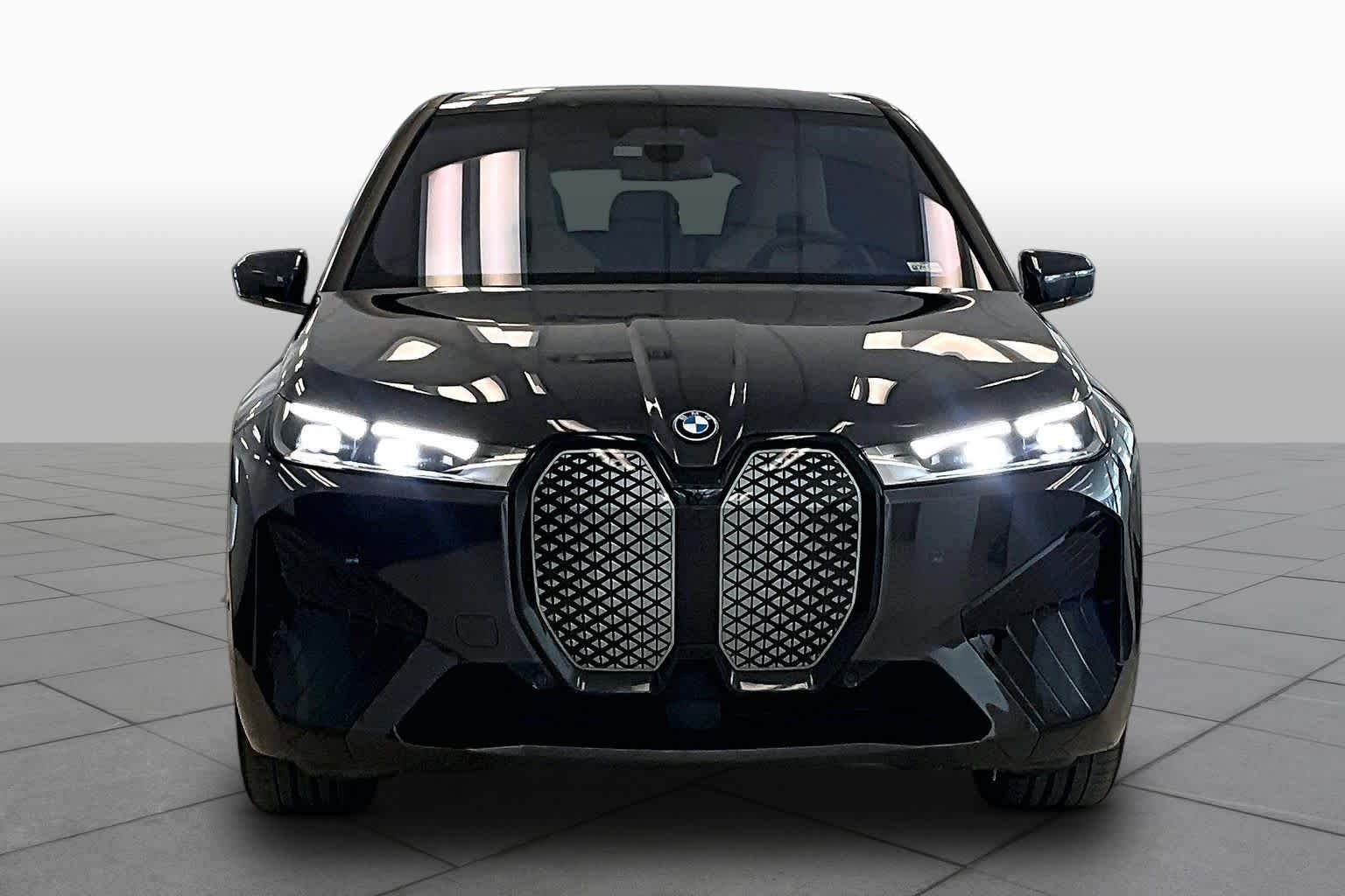 Used 2024 Dark Graphite Metallic BMW xDrive50 image 3