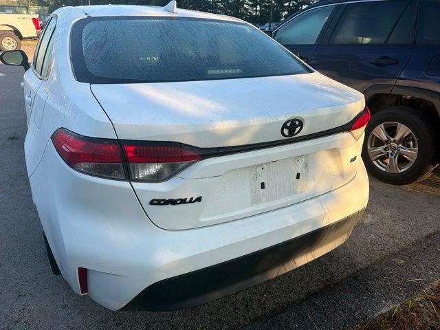 Certified Used 2024 Ice Toyota LE image 33