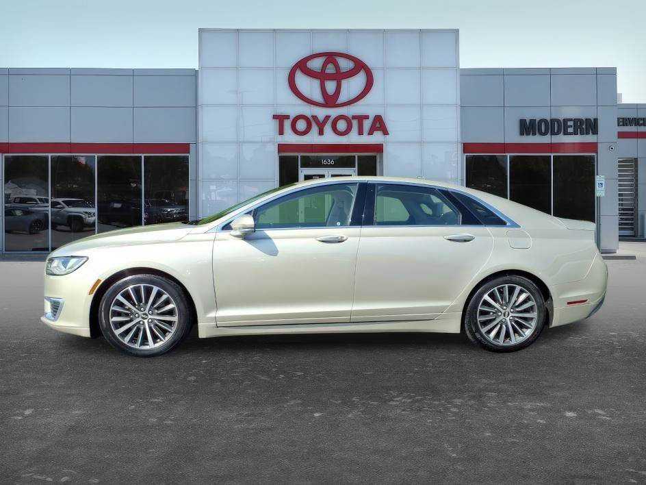 Used 2017 Palladium White Gold Metallic Lincoln Select image 2