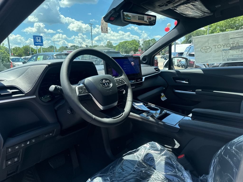 New 2026 Wind Chill Pearl Toyota Platinum image 16