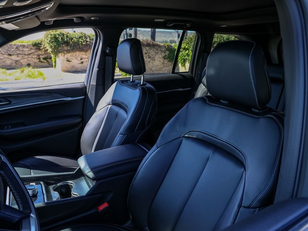 New 2026 Baltic Gray Metallic Clear-Coat Exterior Paint Jeep Limited image 14