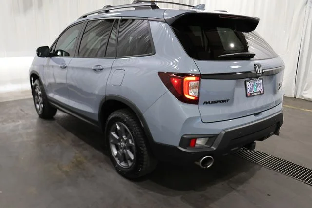 Certified Used 2024 Sonic Gray Pearl Honda TrailSport image 5