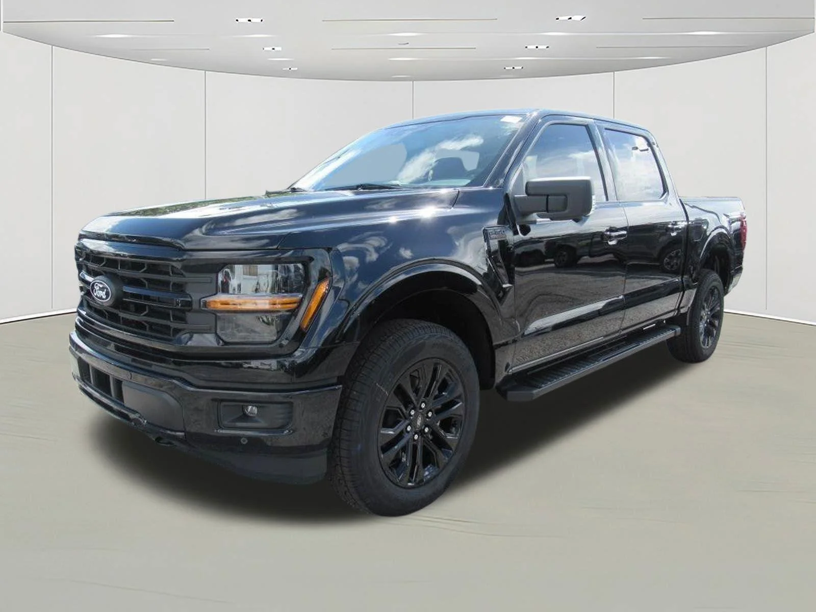 New 2025 Agate Black Metallic Ford XLT image 3