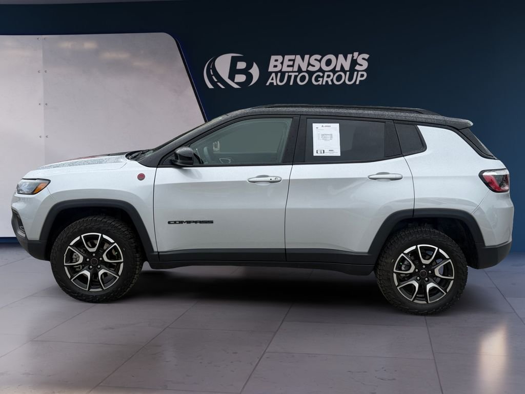 Used 2025 Silver Jeep Trailhawk image 2