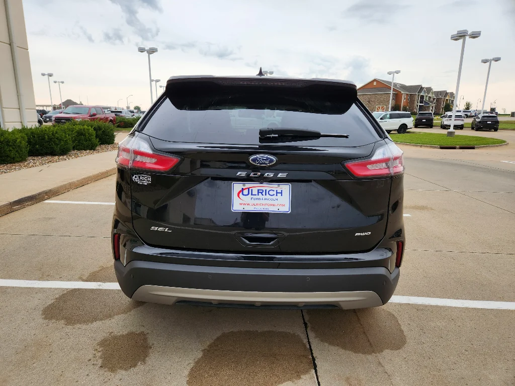 Used 2024 Agate Black Metallic Ford SEL image 7