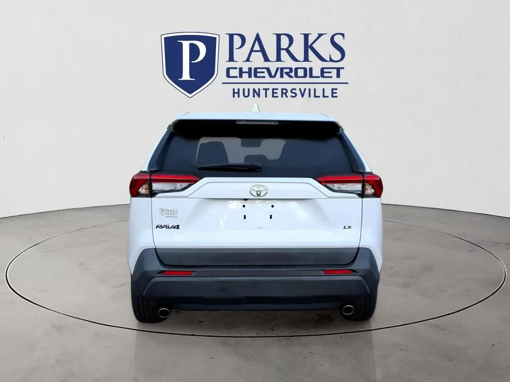 Used 2022 White Toyota LE image 29
