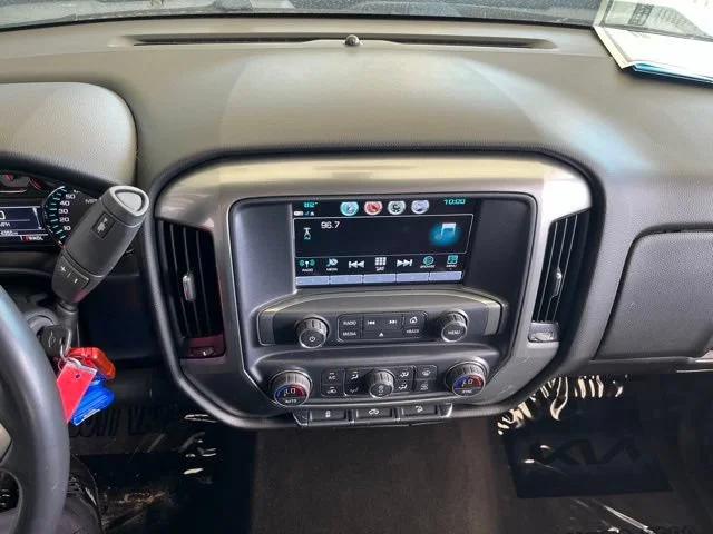 Used 2018 Silver Ice Metallic Chevrolet LT image 25