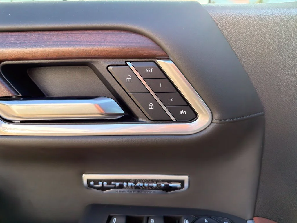 Used 2025 Onyx Black GMC Denali Ultimate image 30