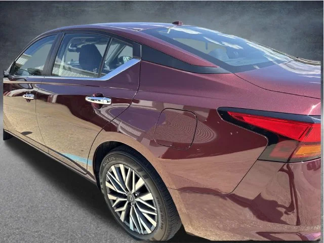 Used 2025 Red Nissan 2.5 SV image 16