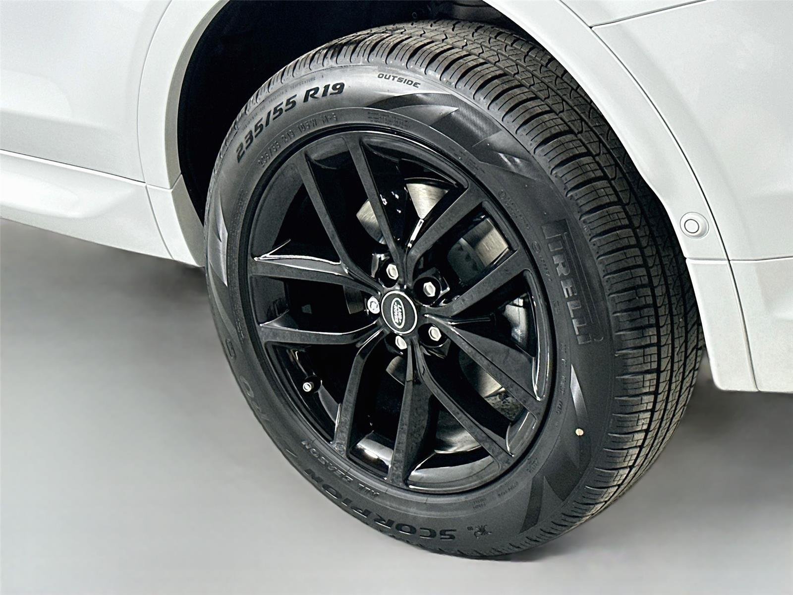 Certified Used 2025 Fuji White Land Rover S image 20