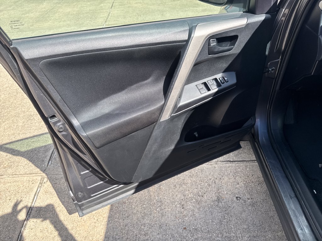 Used 2016 Gray Toyota LE image 12