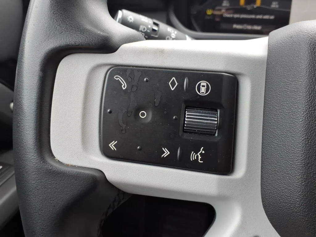 Used 2025  Land Rover S image 37