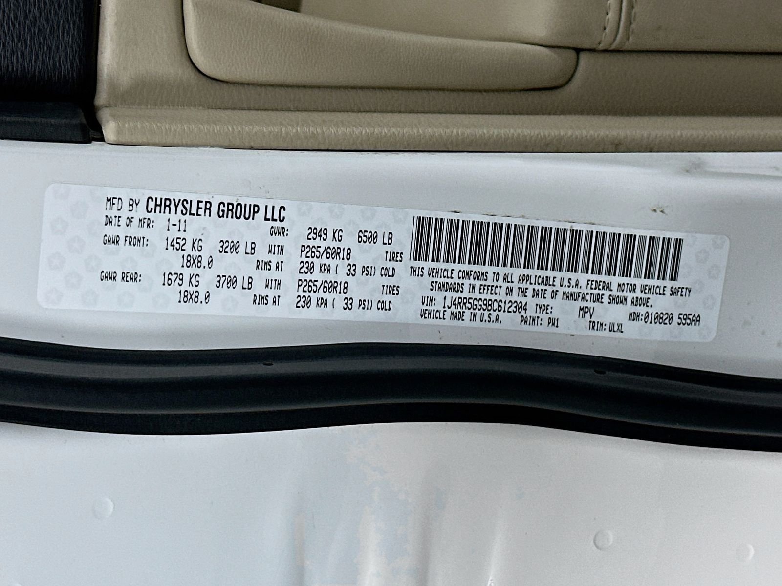 Used 2011 Stone White Clearcoat Jeep Limited image 32