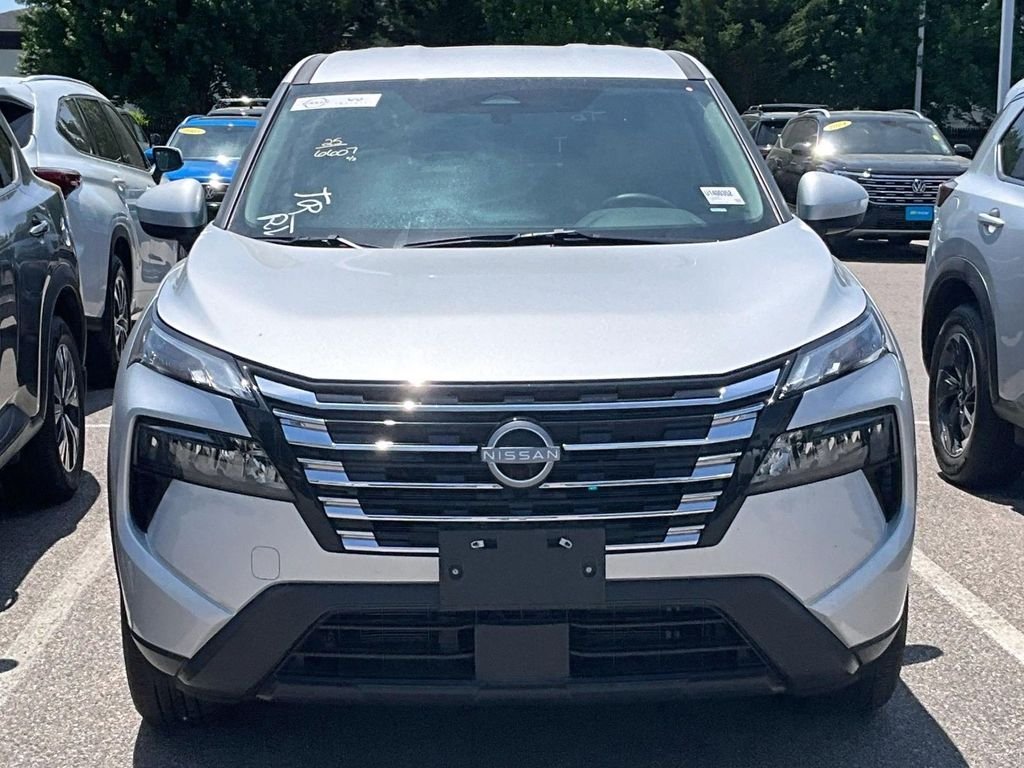 Used 2025 Silver Nissan SV image 2