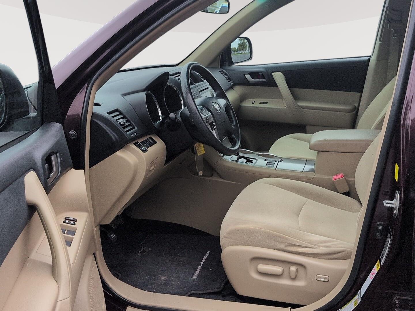 Used 2011 Sizzling Crimson Mica Toyota Base image 3