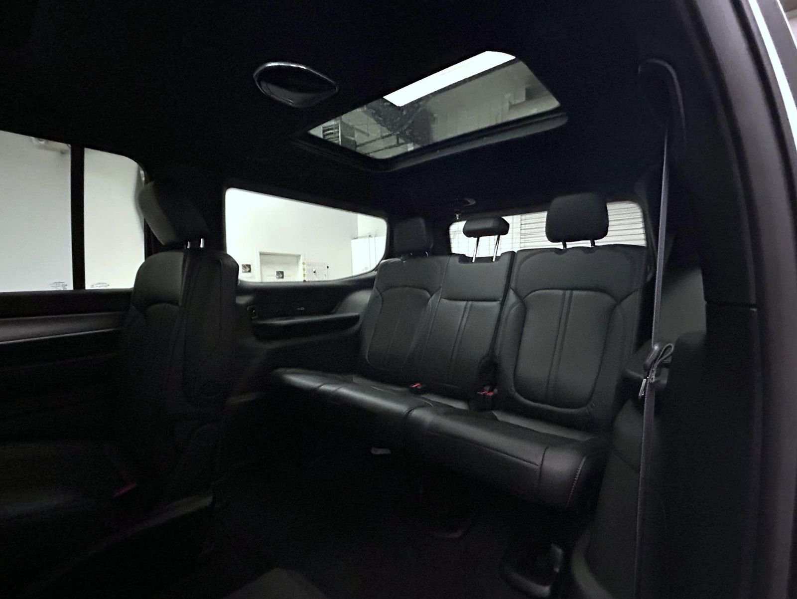 New 2026 Bright White Clear-Coat Exterior Paint Jeep Upland image 19