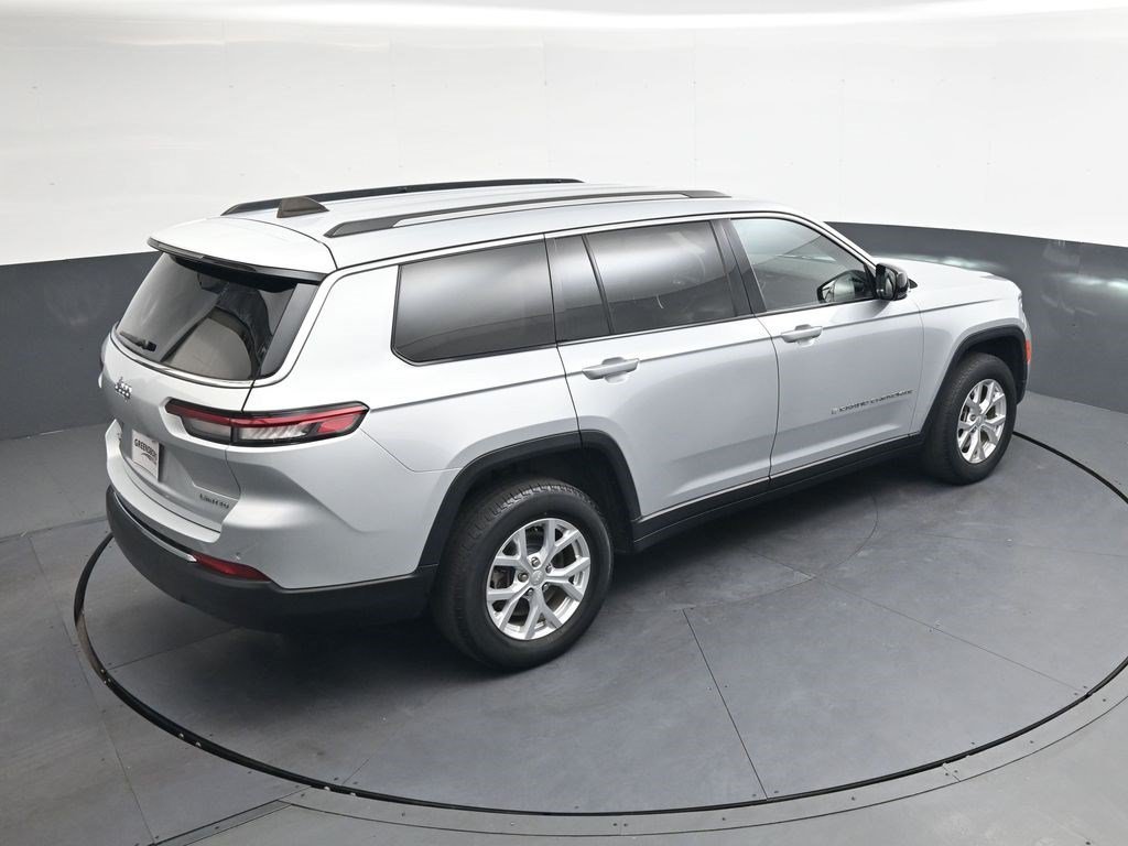 Used 2023 Silver Zynith Jeep Limited image 32