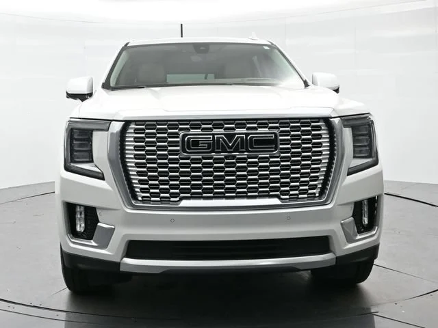 Used 2021 WHITE FROST TRICOAT GMC Denali image 2