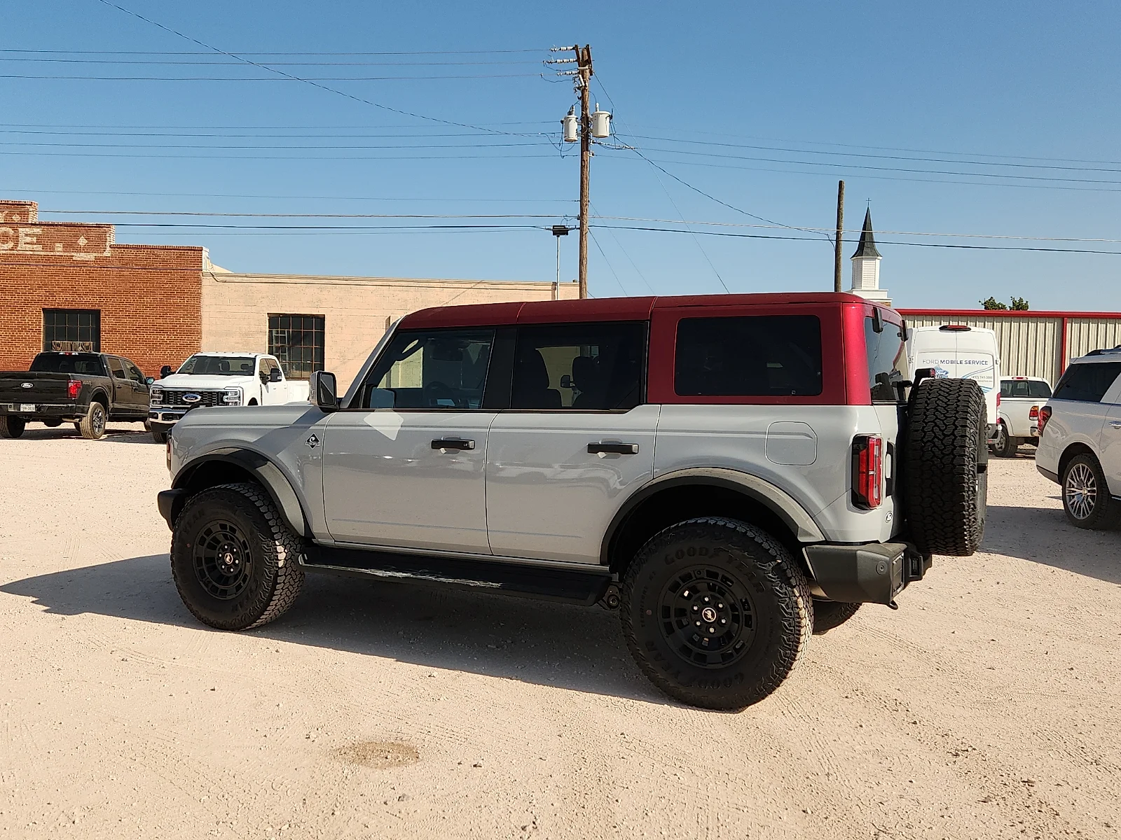 New 2026 Avalanche Gray Ford Outer Banks image 4