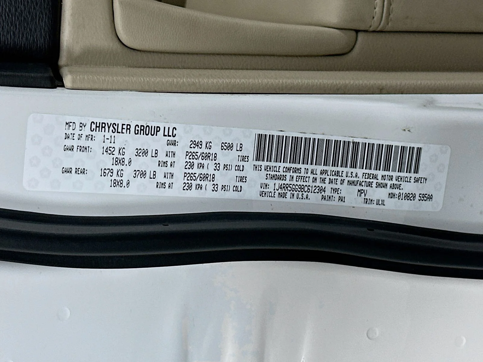 Used 2011 Stone White Clearcoat Jeep Limited image 32