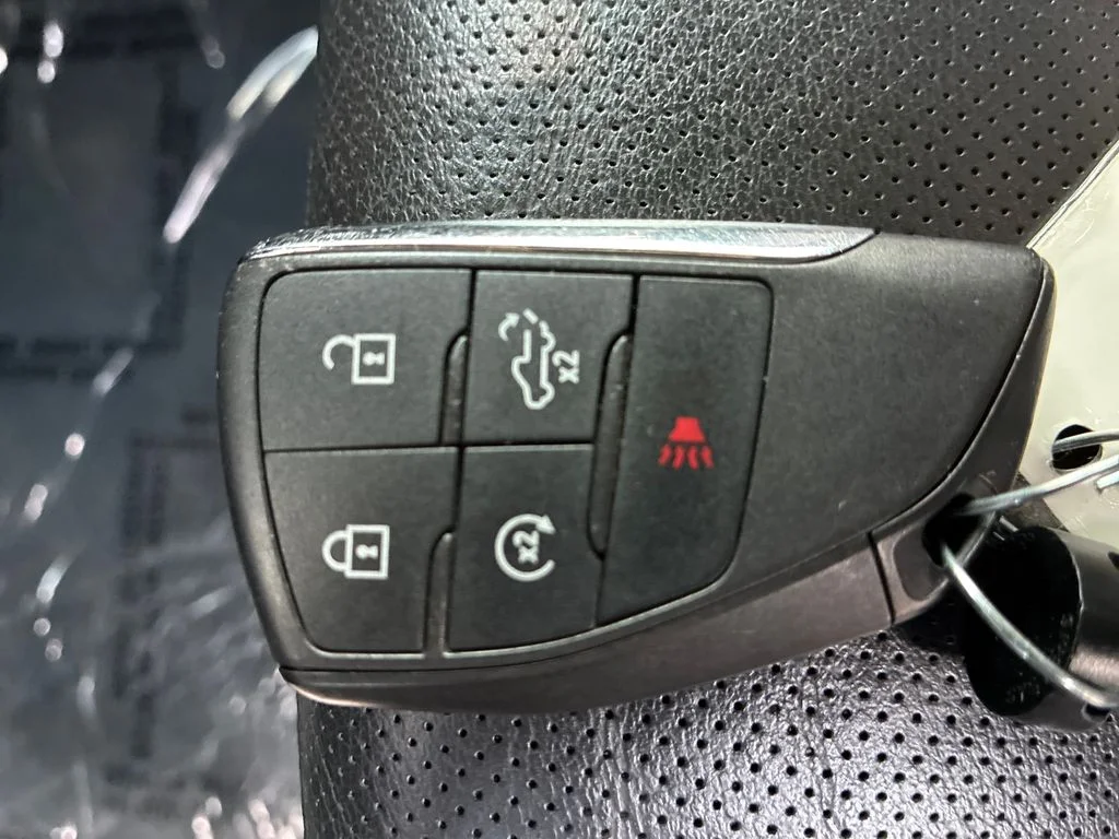 Used 2025 Black GMC SLT image 29