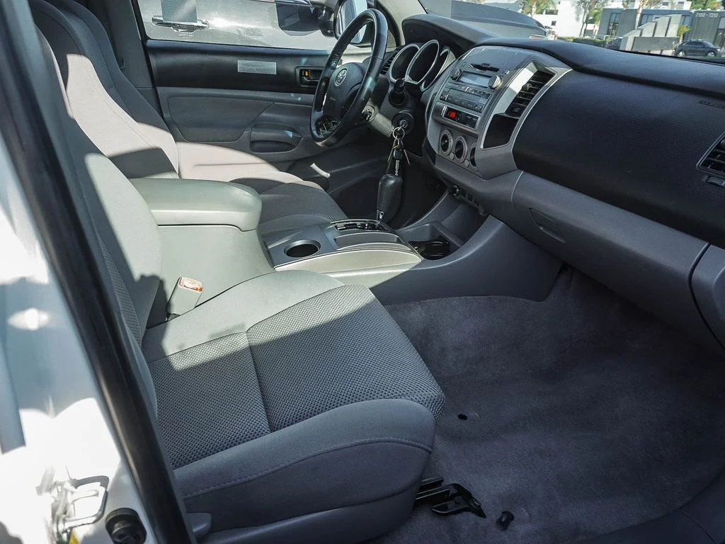 Used 2009 White Toyota PreRunner image 13