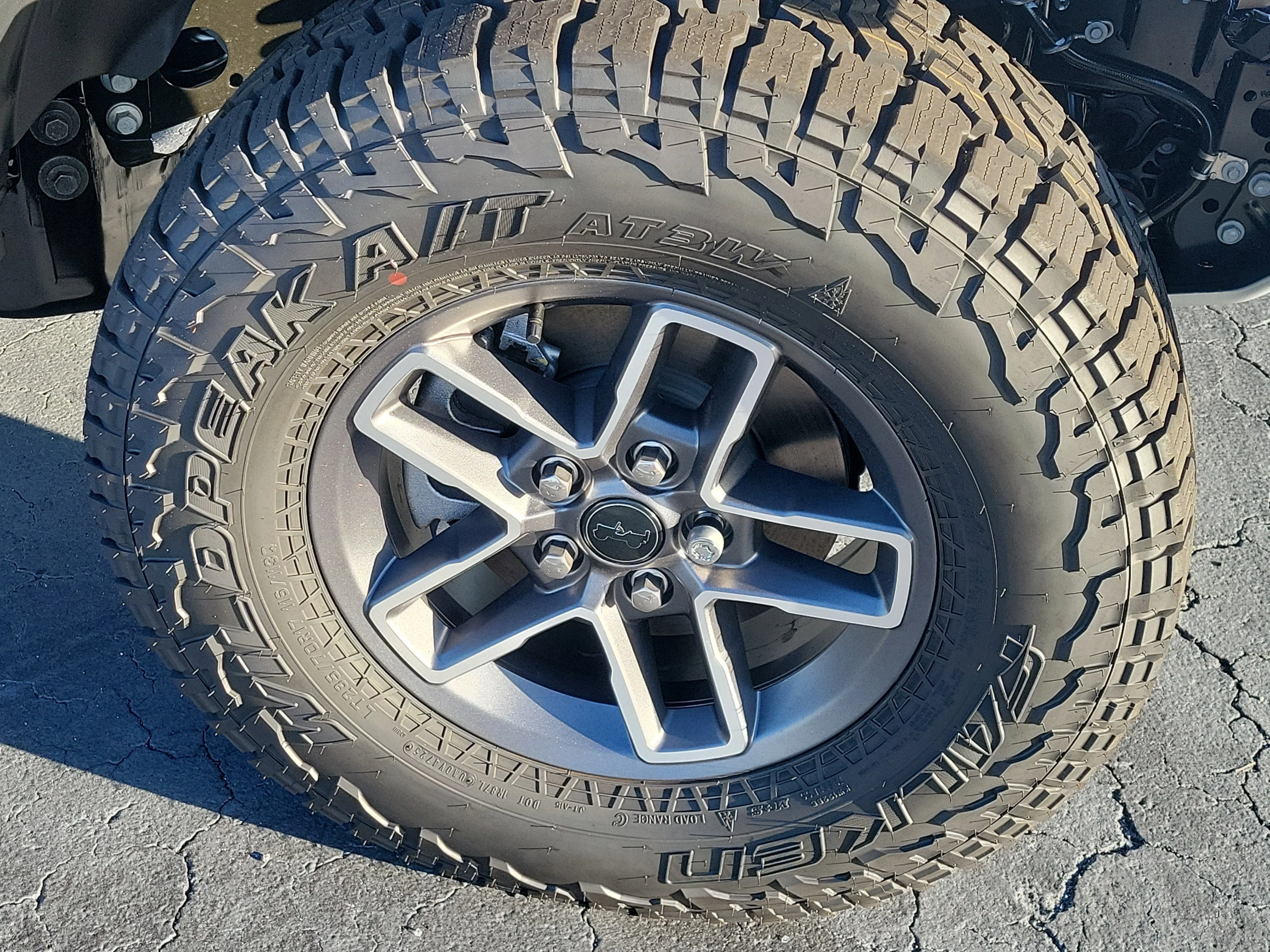 New 2026 Anvil Clearcoat Jeep Mojave image 8