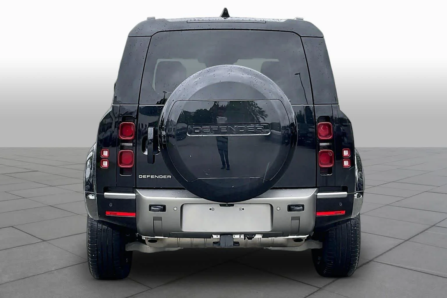 Used 2025  Land Rover X-Dynamic SE image 4