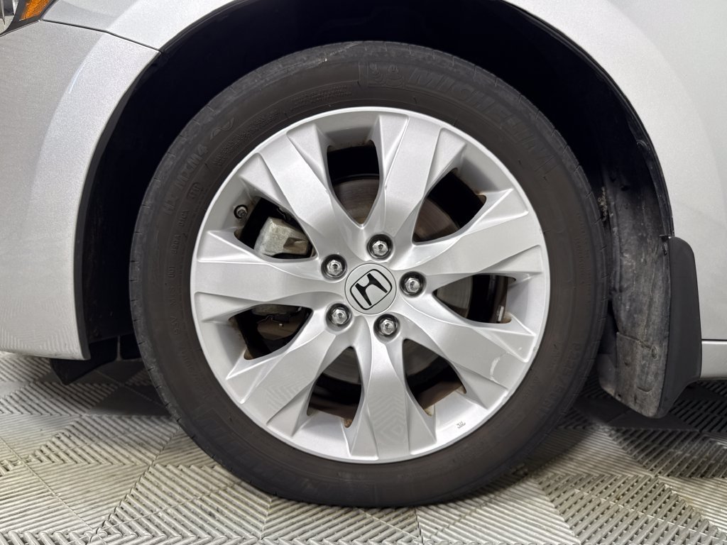 Used 2009 Silver Honda EX-L image 21