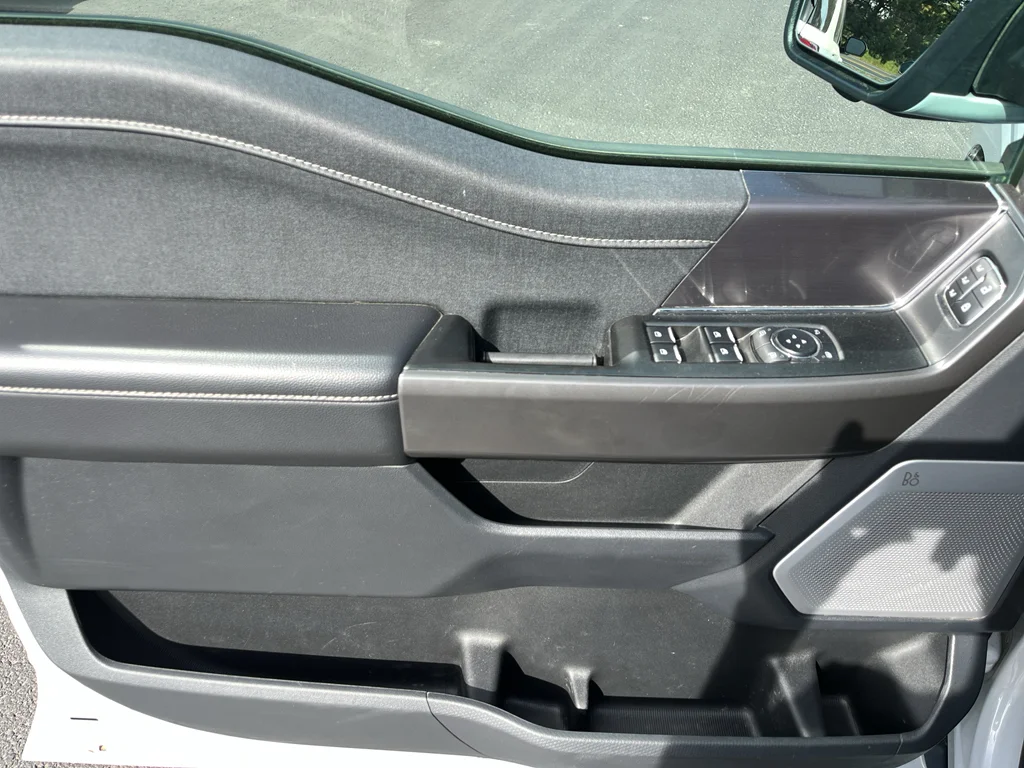 Used 2025 White Ford Lariat image 18