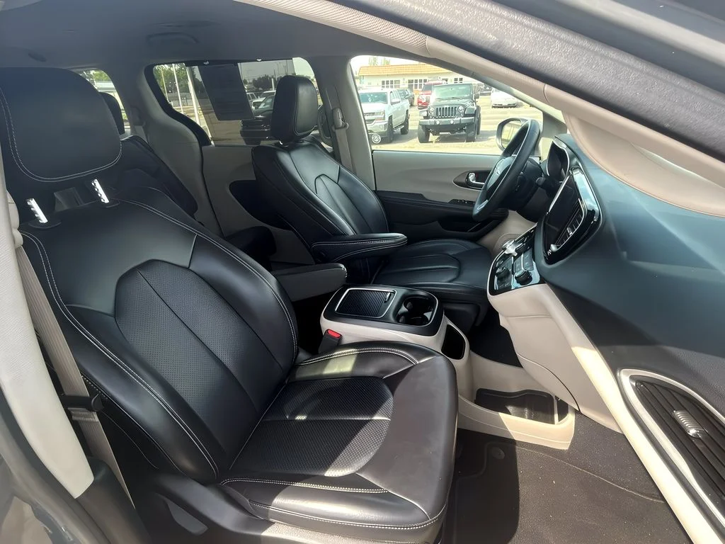 2023 Chrysler Pacifica Touring L - Photo 38