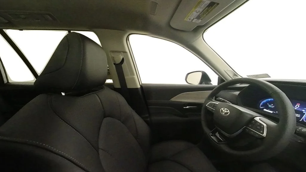 Used 2025  Toyota Limited image 35