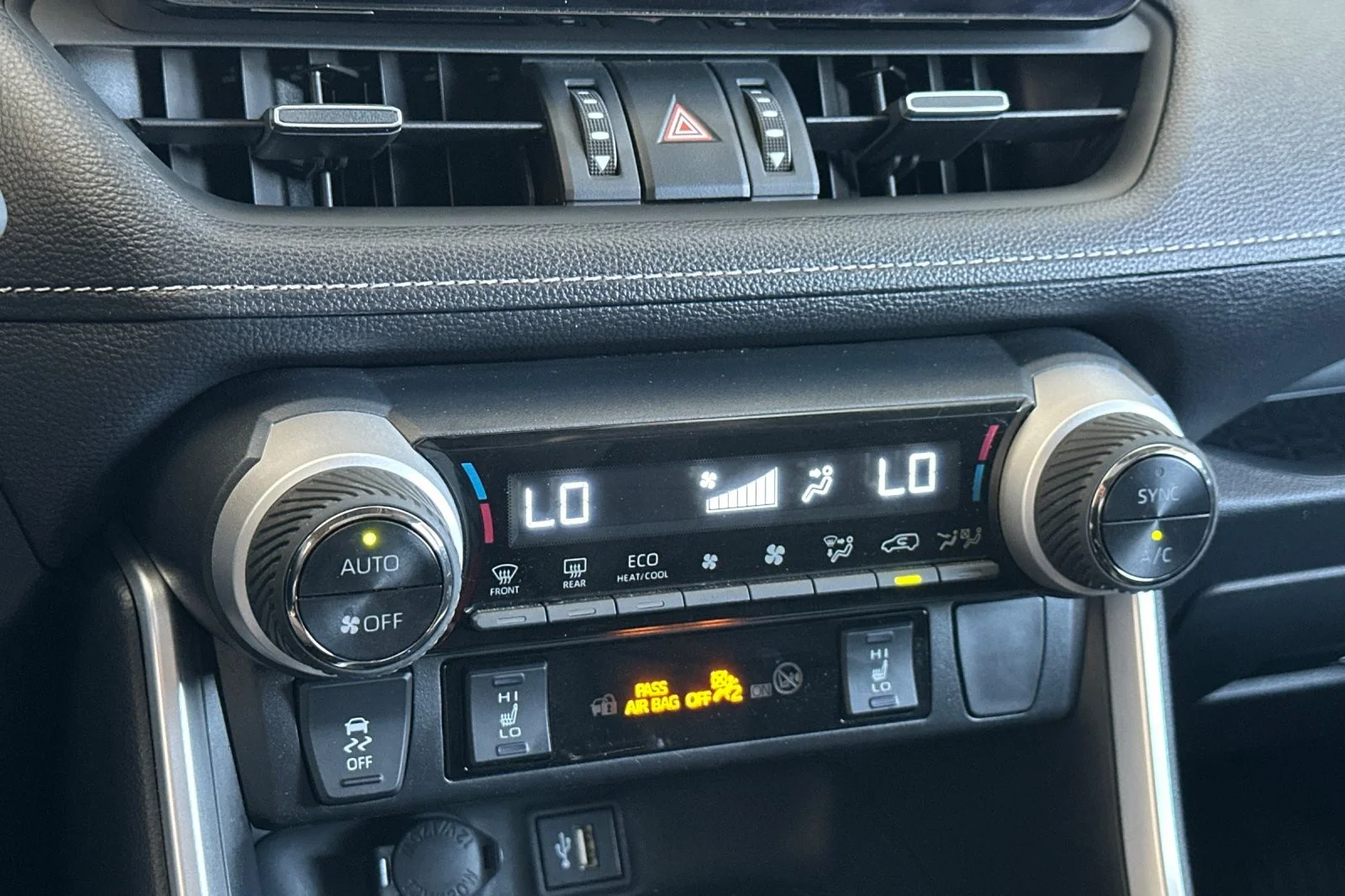 Used 2024 Wind Chill Pearl Toyota Hybrid XLE Premium image 19
