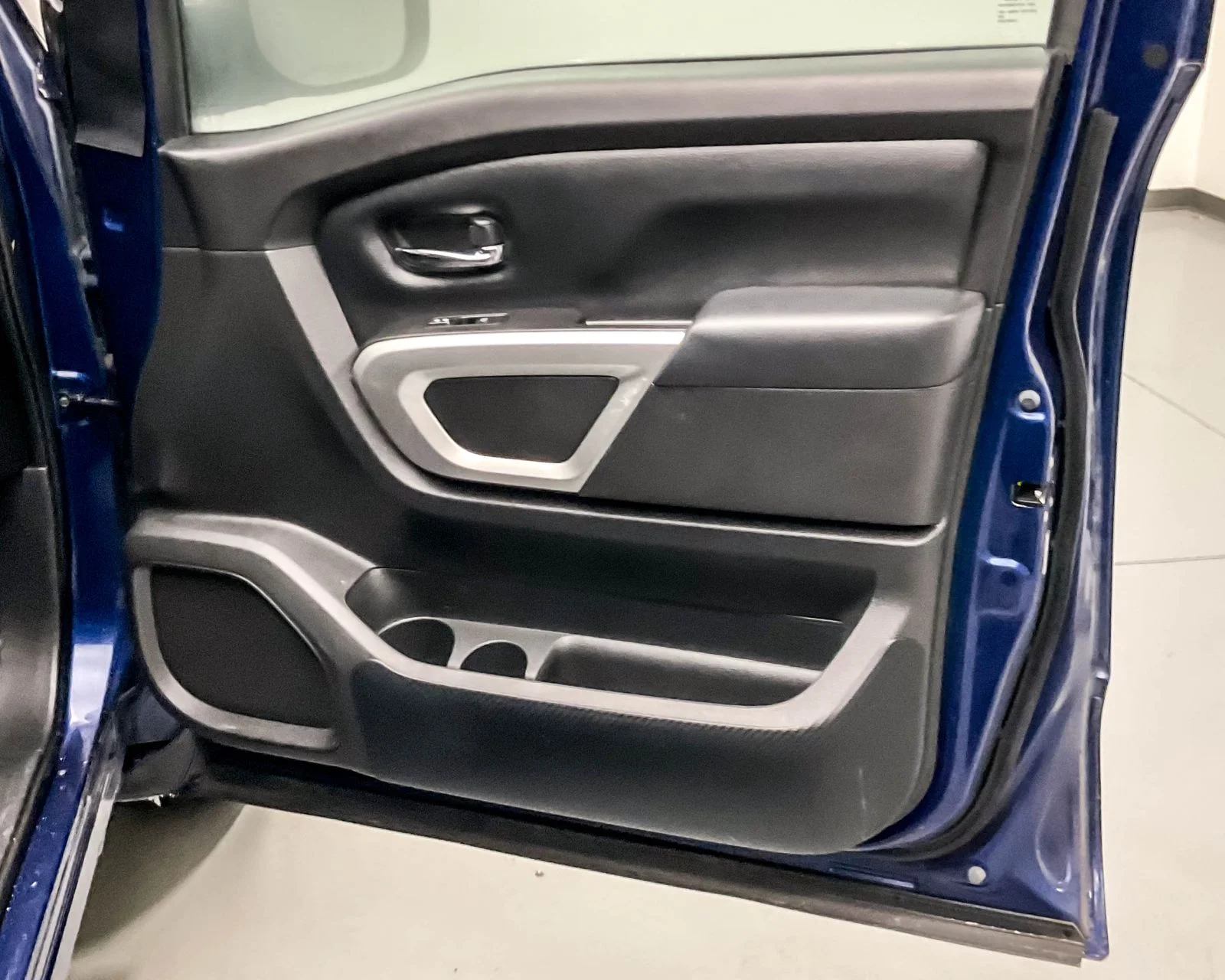Used 2021 Blue Nissan SV image 16