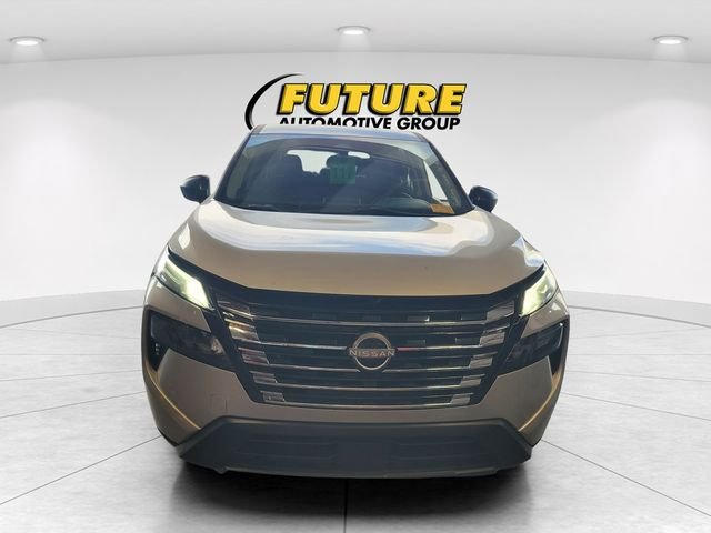 Used 2024 Silver Nissan S image 2