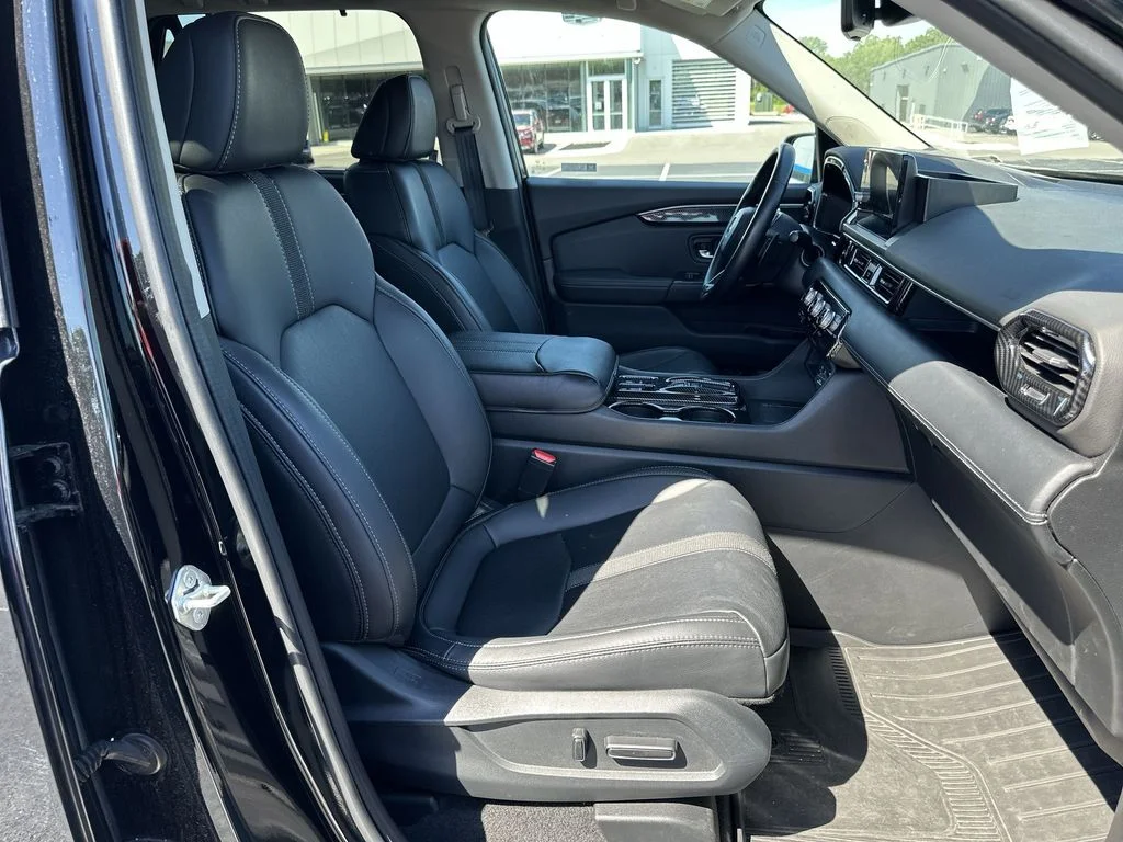 Used 2023 Black Honda EX-L image 30
