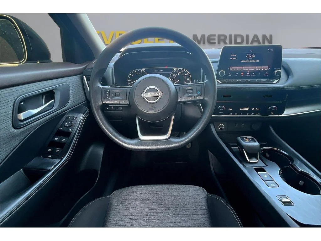 Used 2023  Nissan SV image 5