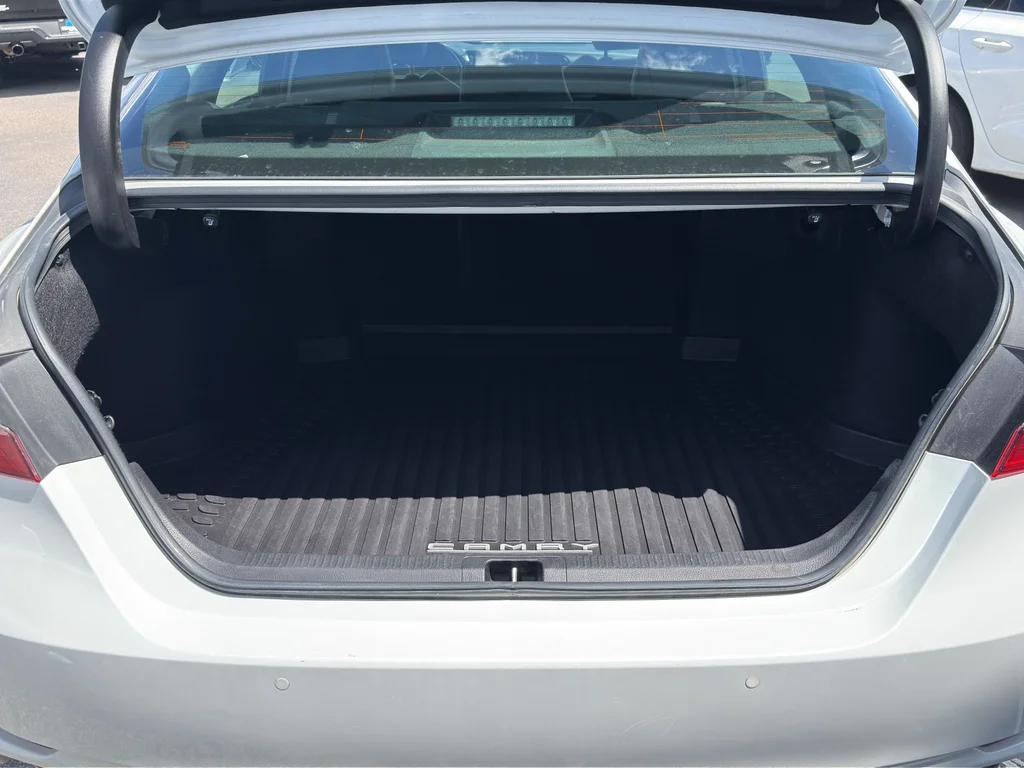 Used 2018 Super White Toyota XSE V6 image 17