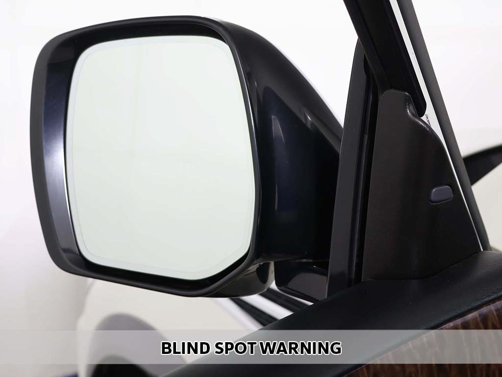 Used 2019 White Nissan SL image 7